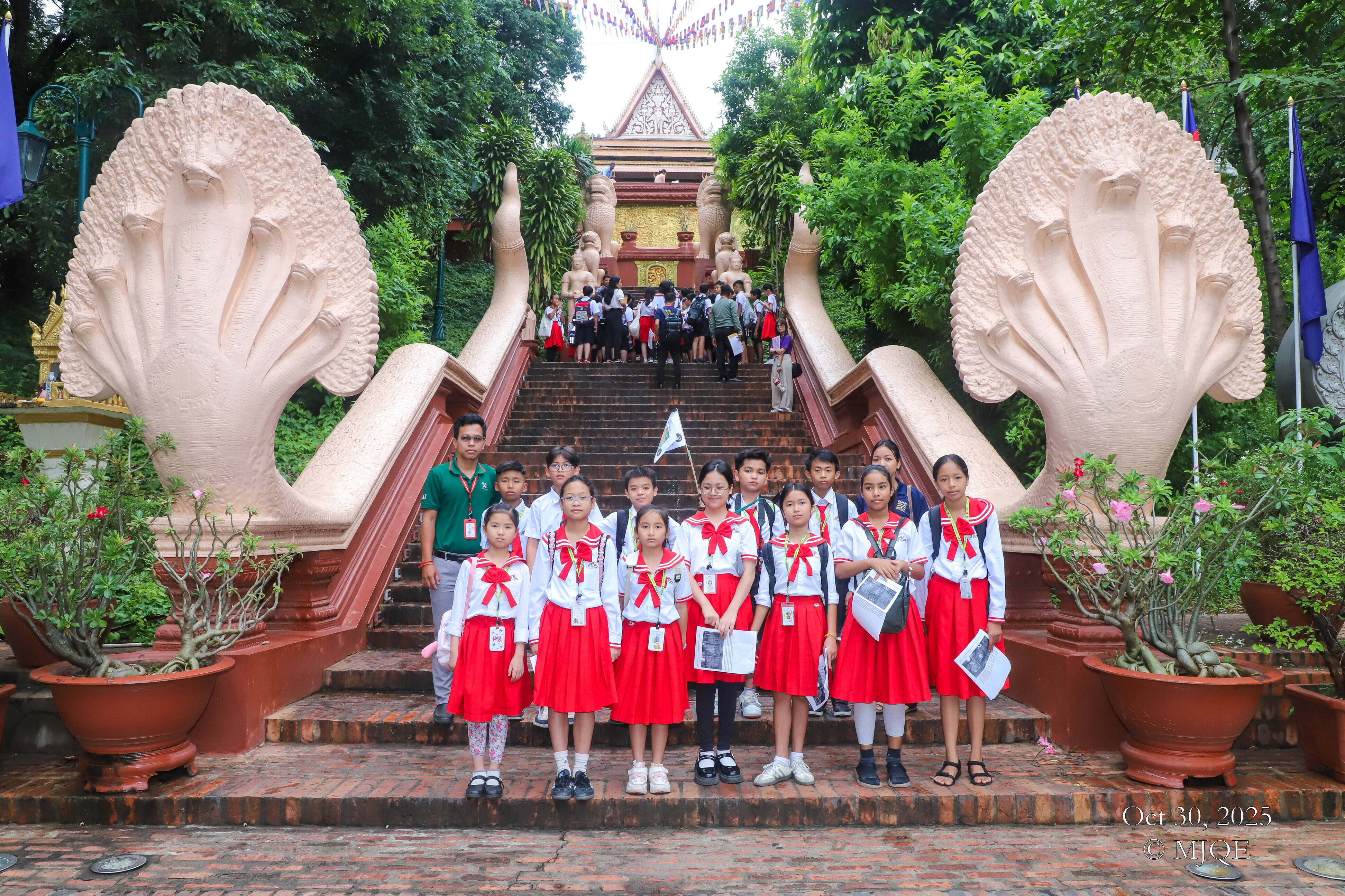 កម្មវិធីចុះកម្មសិក្សាទៅកាន់រមណីយដ្ឋានវត្តភ្នំ របស់សិស្សានុសិស្សថ្នាក់ទី៦